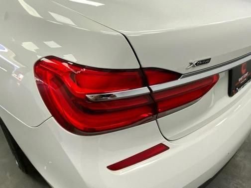 Used 2016 BMW 750i xDrive AWD/4WD image 12