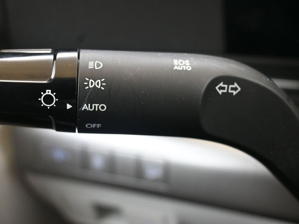 Certified 2025 Hyundai Kona SEL image 28