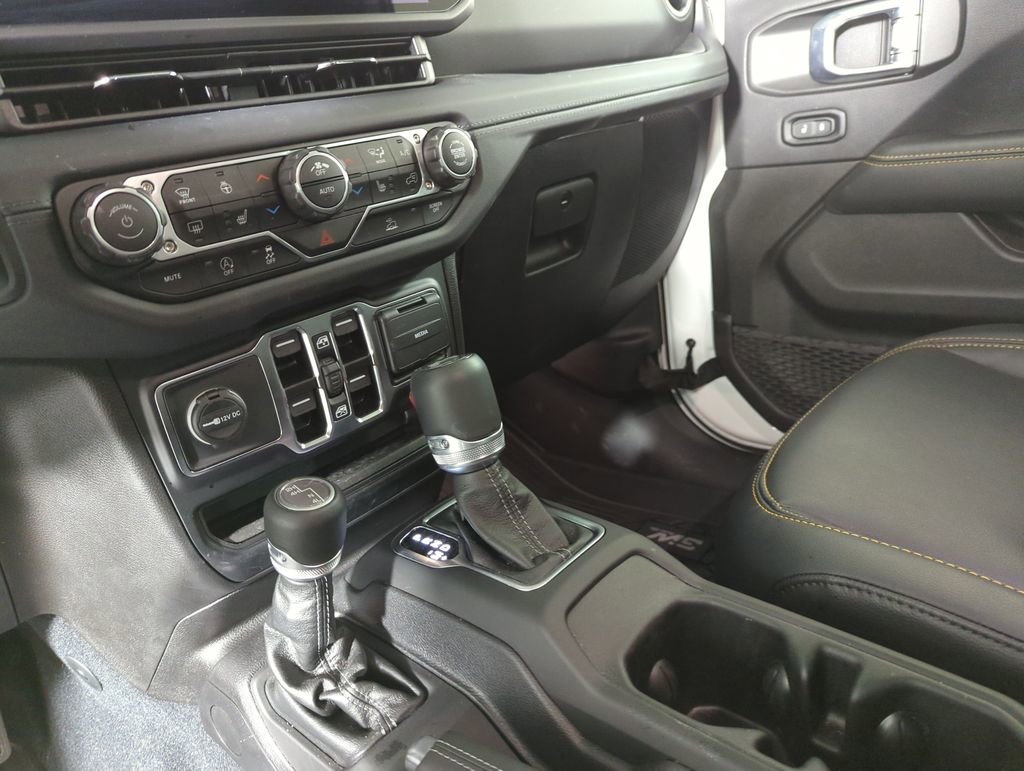 Used 2024 Jeep Wrangler Sahara image 18