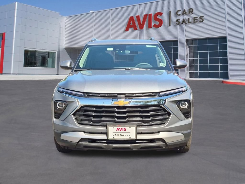 Used 2025 Chevrolet TrailBlazer LT AWD/4WD image 2