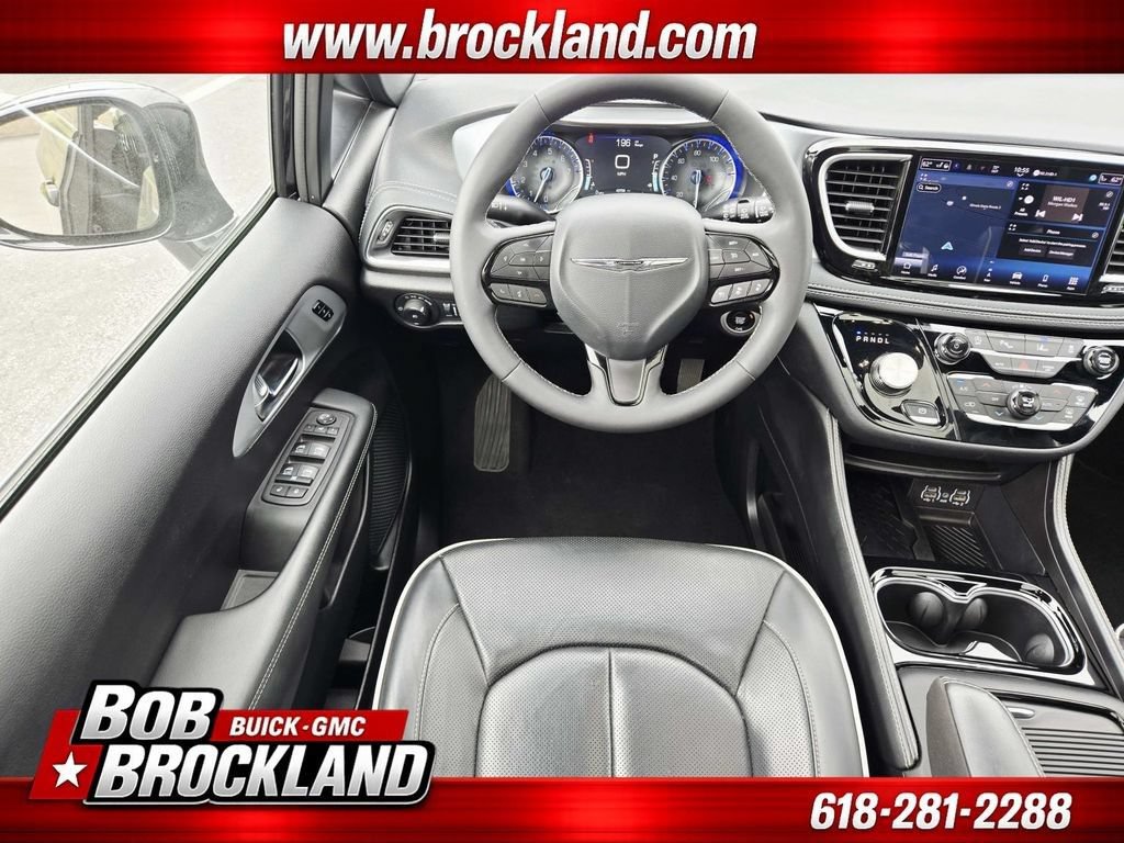 Used 2025 Chrysler Pacifica Limited FWD image 11
