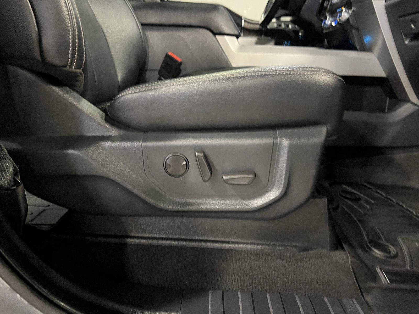 Used 2022 Ford F350 Lariat w/ Lariat Ultimate Package AWD/4WD image 42