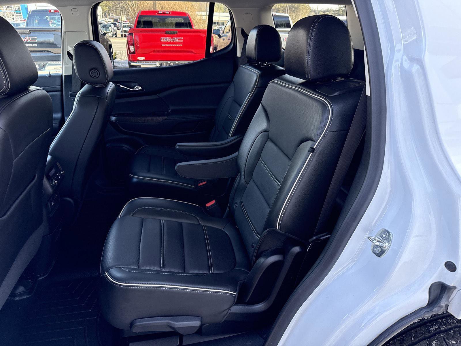 Used 2023 GMC Acadia Denali w/ Denali Technology Package image 12