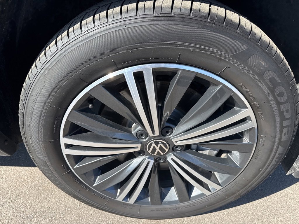 Used 2024 Volkswagen Tiguan SE image 33