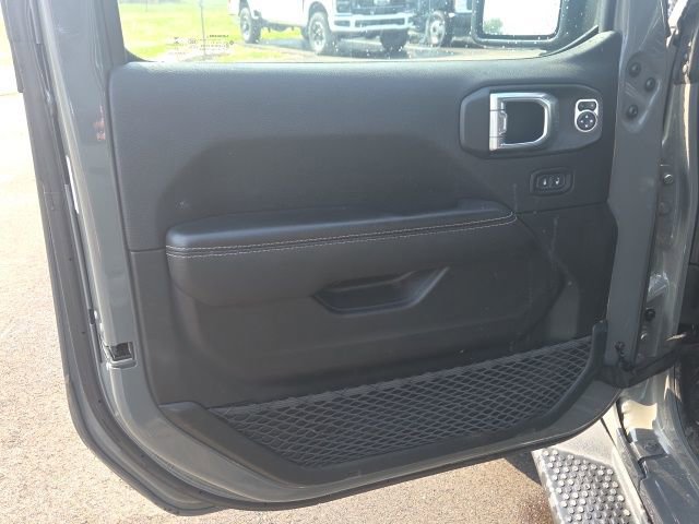 Used 2021 Jeep Wrangler Unlimited Sahara w/ Cold Weather Group image 21