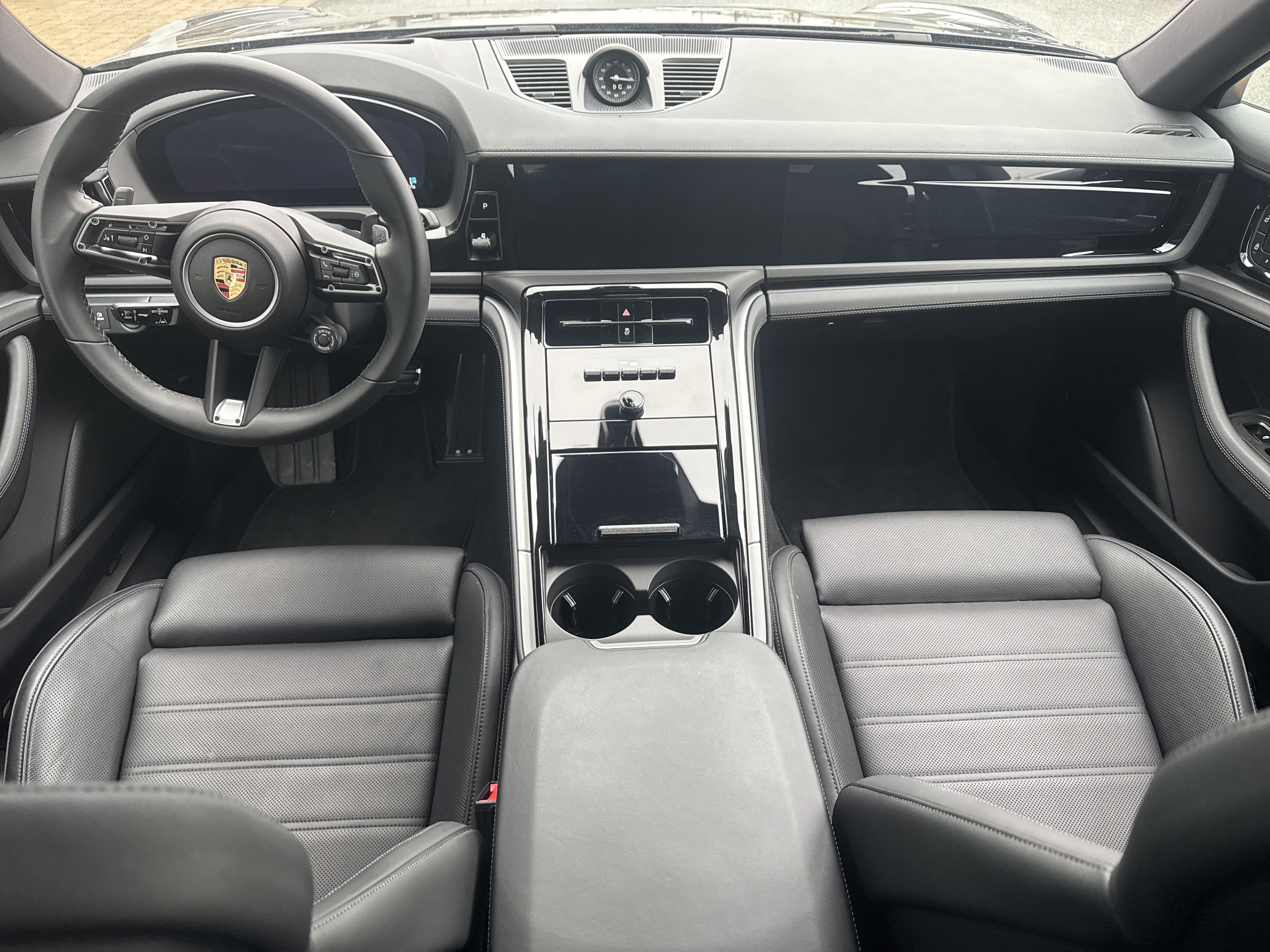 Used 2024 Porsche Panamera image 4