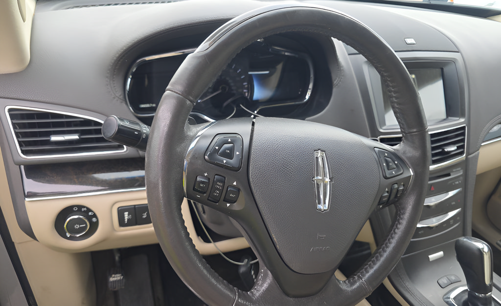 Used 2019 Lincoln MKT AWD image 10