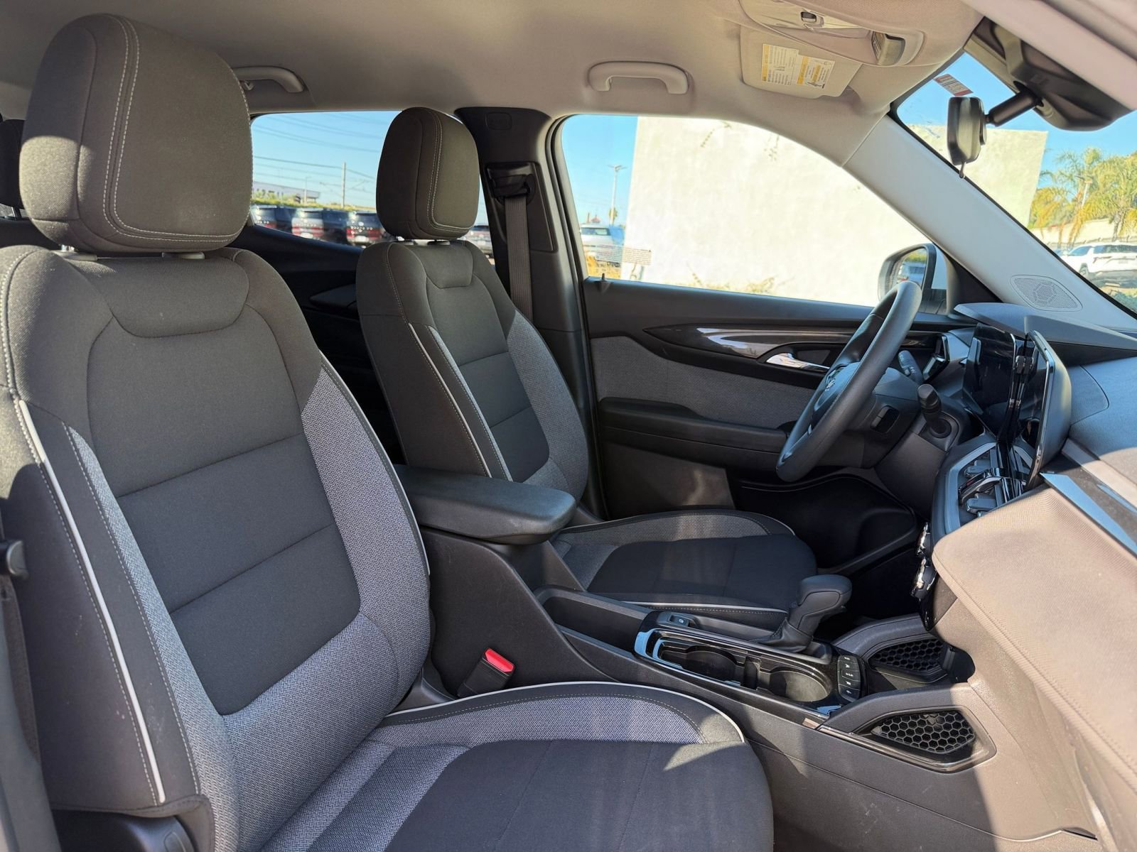 Used 2025 Chevrolet TrailBlazer LT image 34