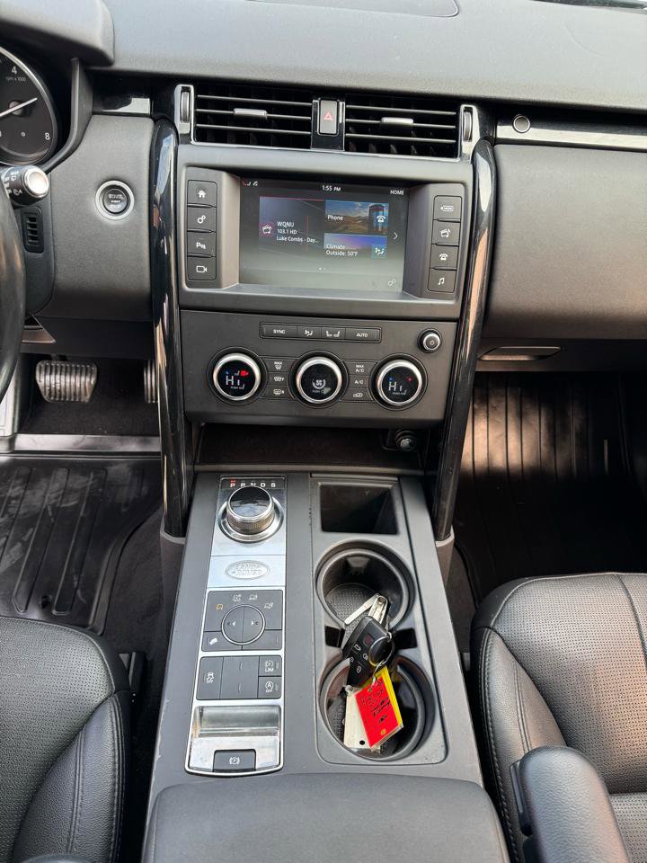 Used 2017 Land Rover Discovery SE image 33