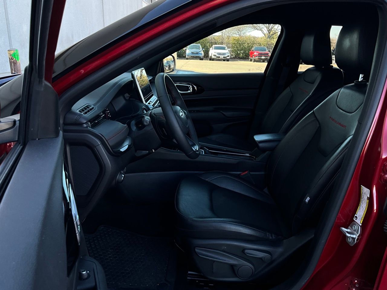 Used 2025 Jeep Compass Trailhawk image 10