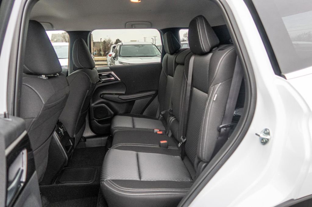 New 2025 Mitsubishi Outlander ES image 22