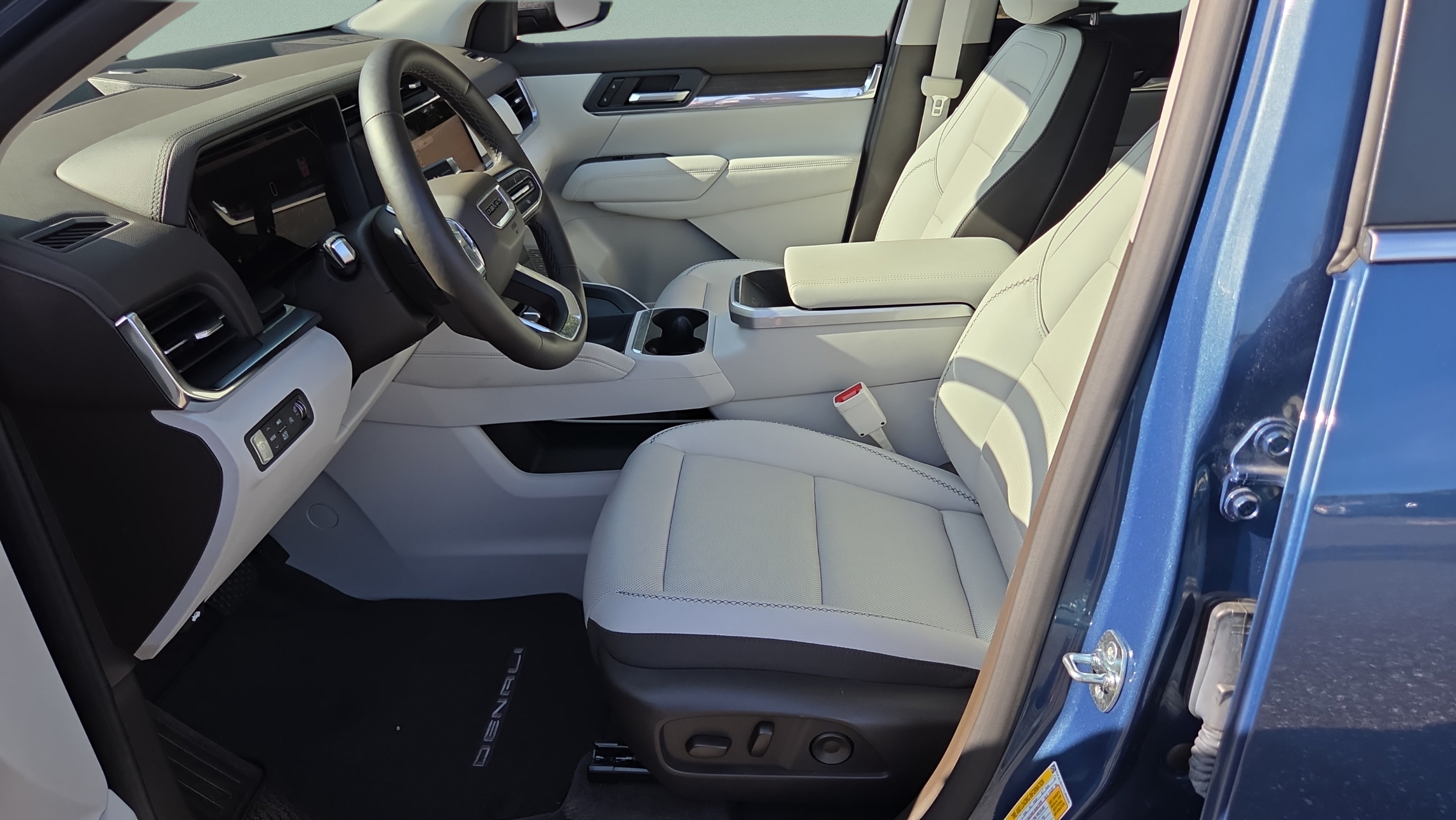 Used 2026 GMC Terrain Denali AWD/4WD image 10