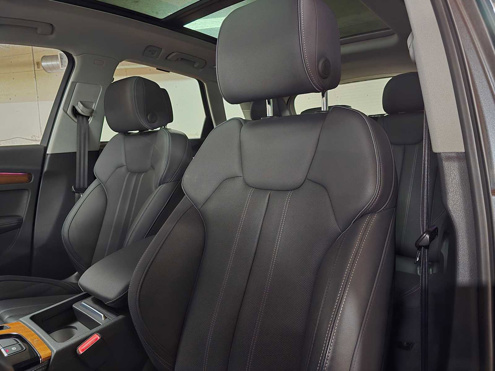 Used 2021 Audi Q5 e Prestige w/ Prestige Package image 24