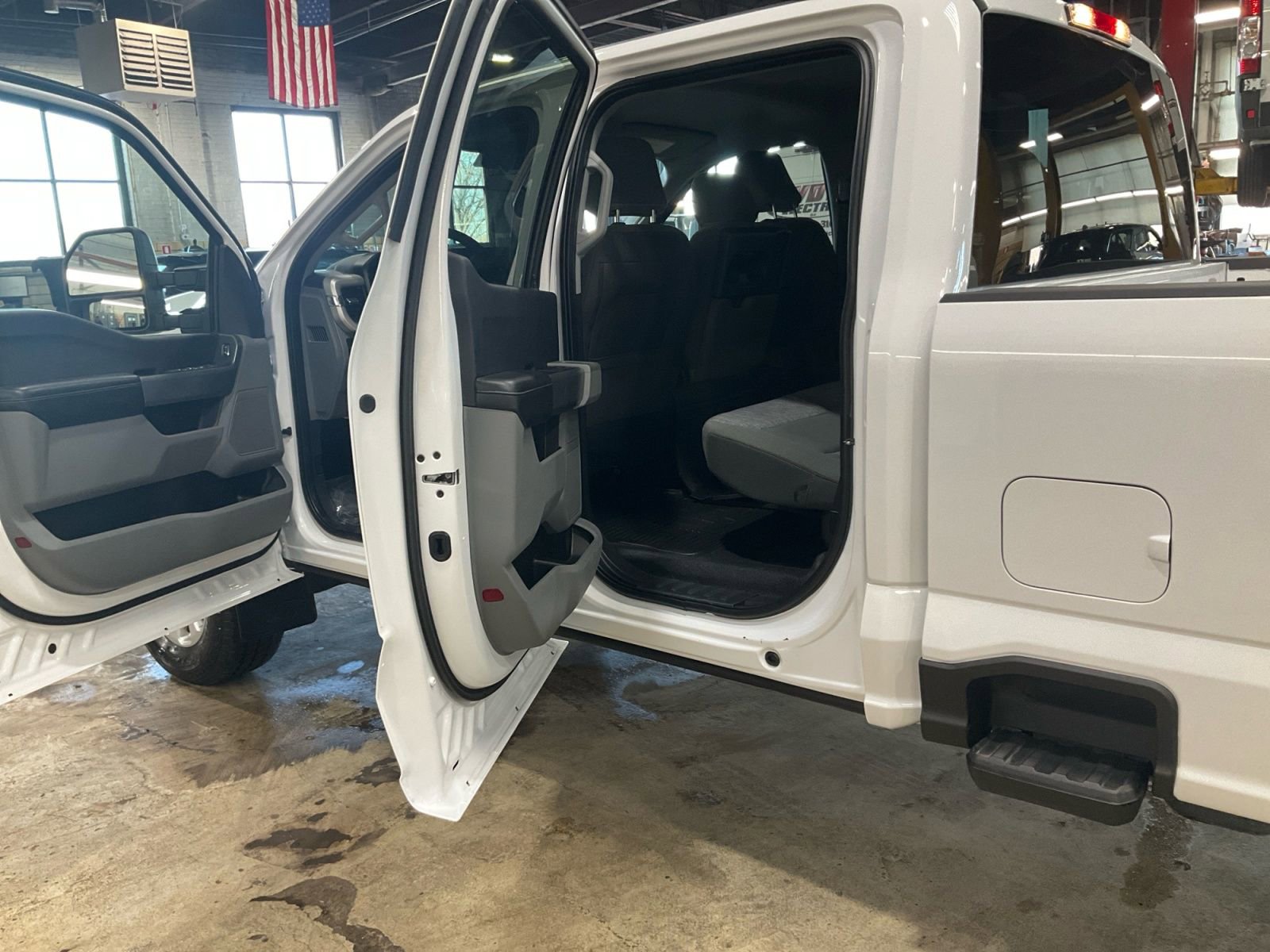 Used 2024 Ford F350 XLT w/ FX4 Off-Road Package image 17