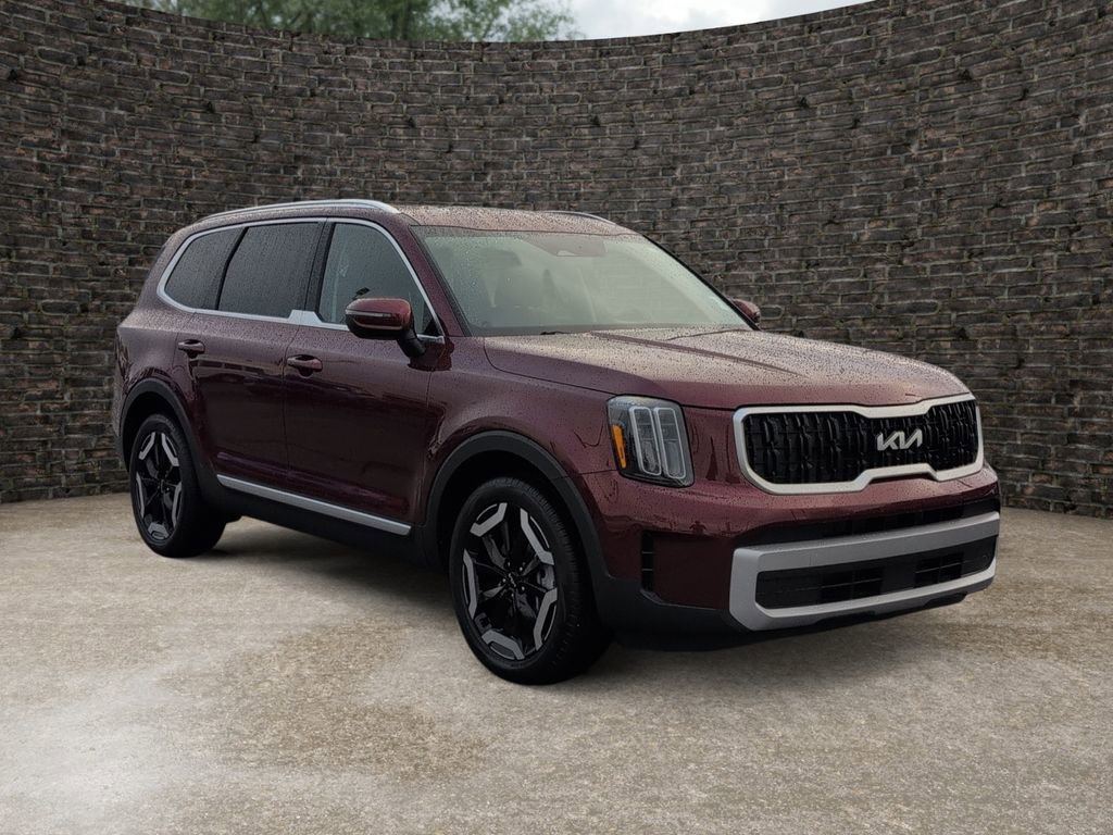 Used 2023 Kia Telluride EX w/ EX Captain's Chair Package image 2