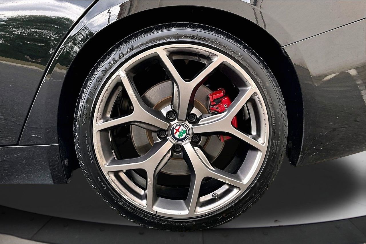 Used 2019 Alfa Romeo Giulia RWD image 33