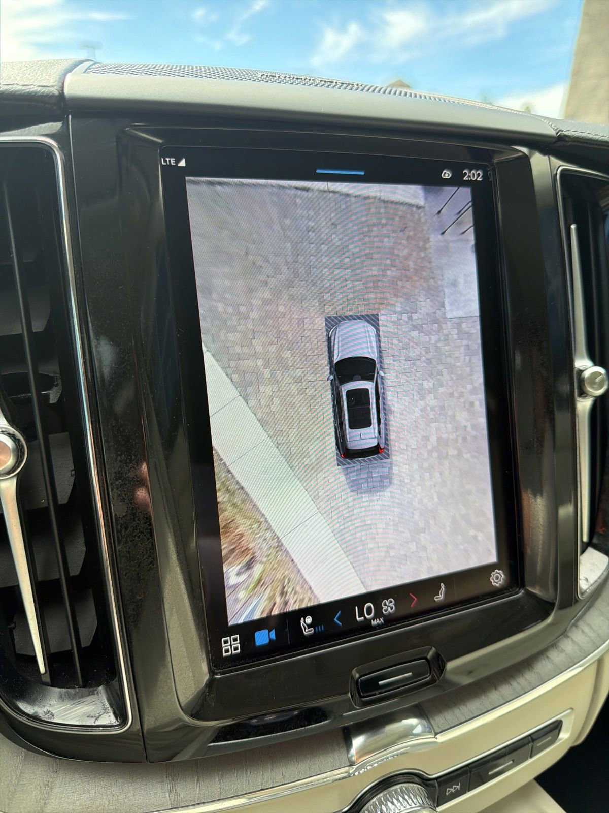 Used 2024 Volvo XC60 B5 Ultimate w/ Protection Package Premier image 13