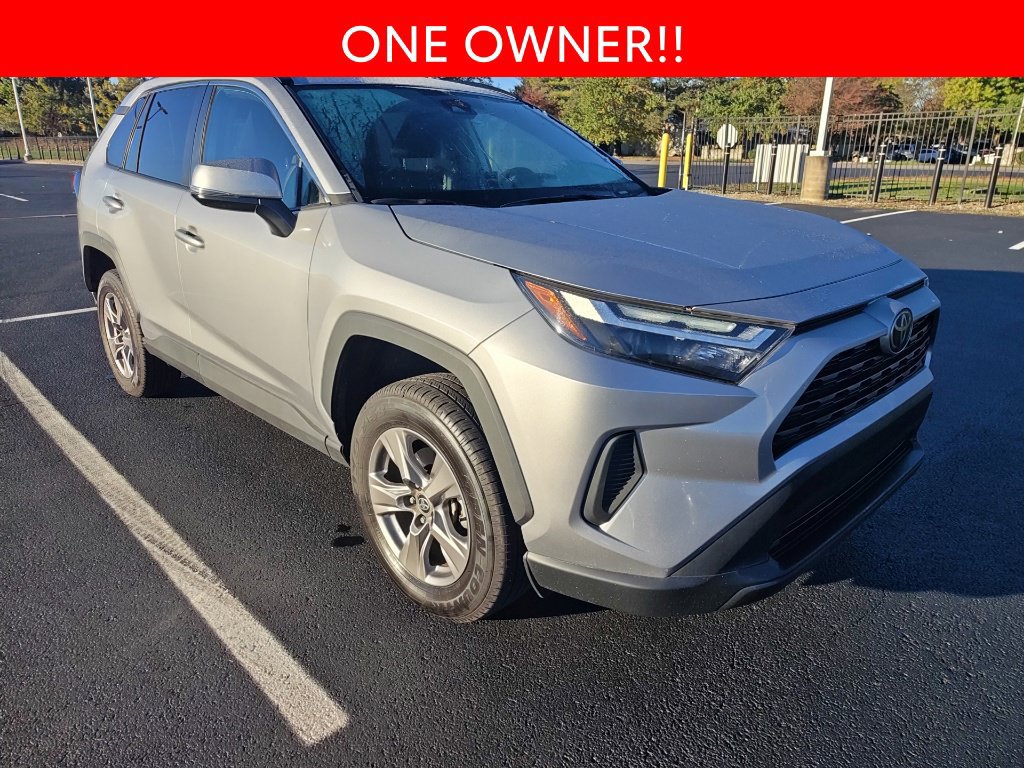 Used 2023 Toyota RAV4 XLE AWD/4WD image 3