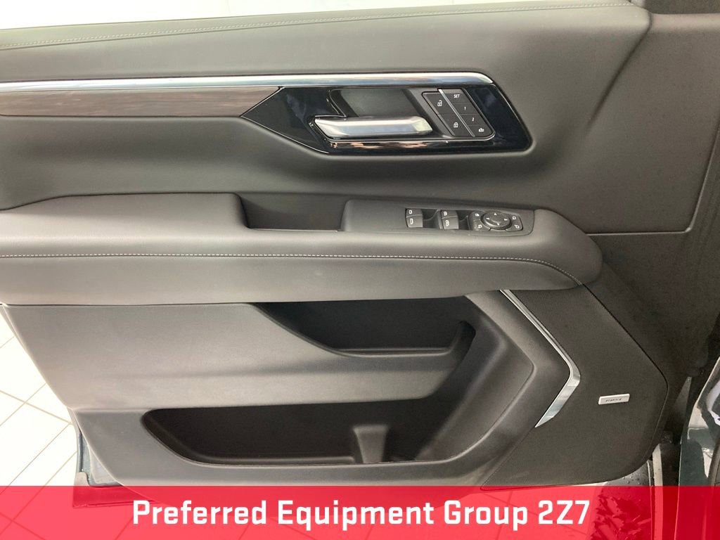 Used 2025 Chevrolet Suburban Z71 w/ Comfort Package image 14