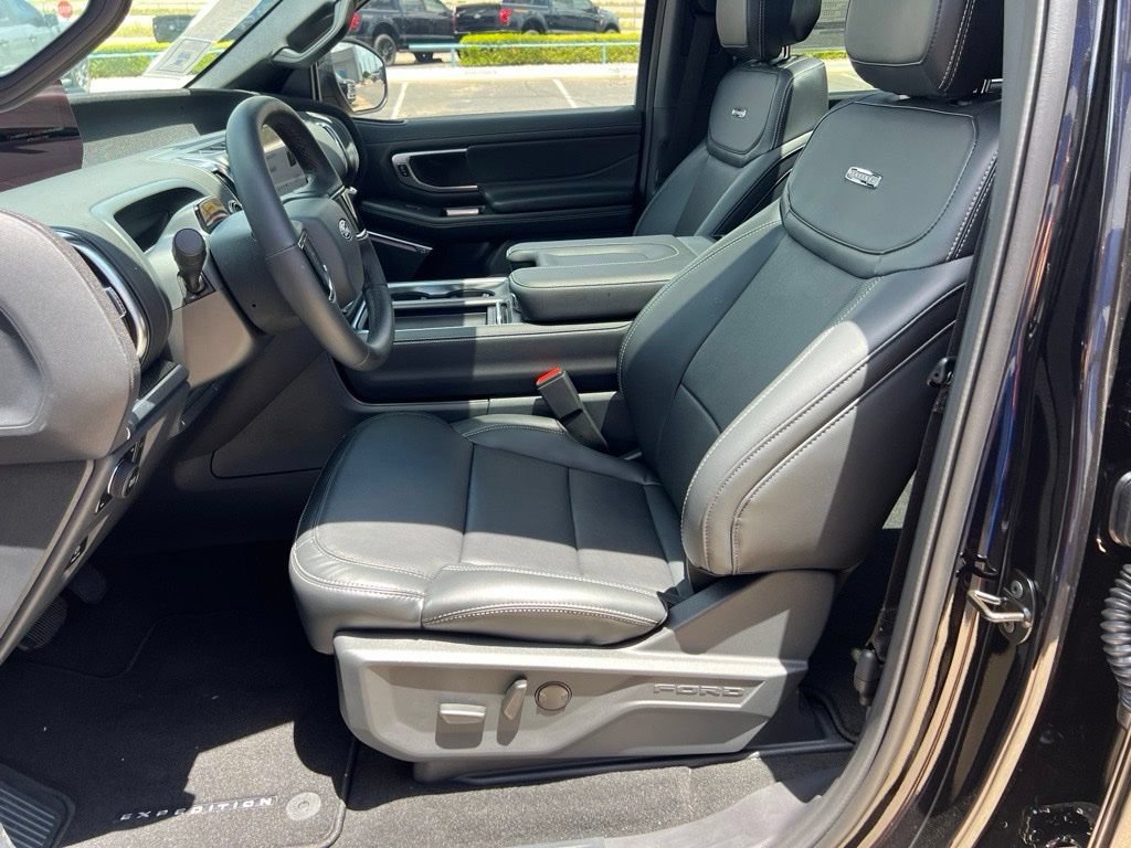 New 2027 Ford Expedition Platinum w/ Stealth Appearance Package RWD image 17