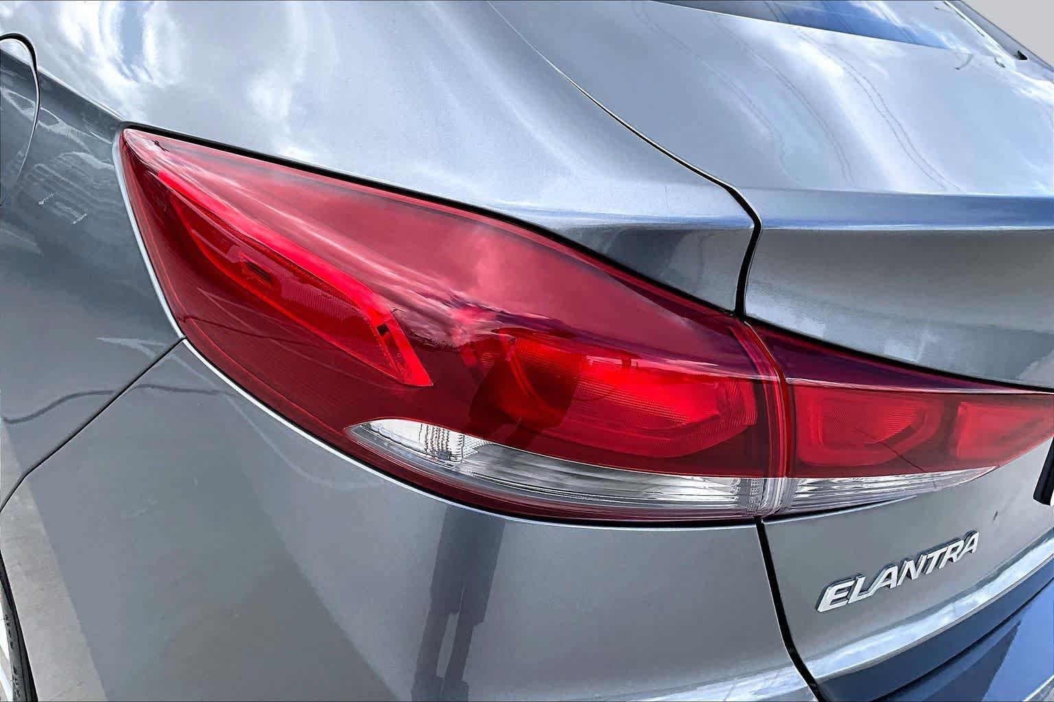 Used 2018 Hyundai Elantra SEL FWD image 27