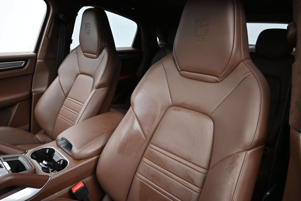 Certified 2023 Porsche Cayenne Turbo S AWD/4WD image 5