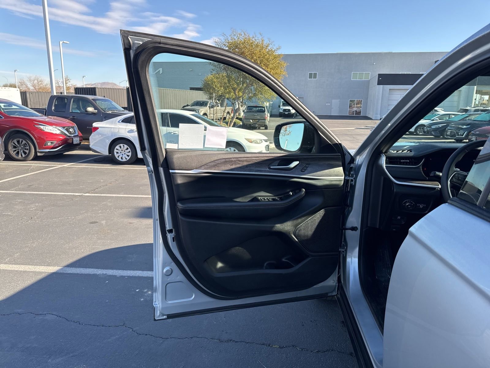 Used 2024 Jeep Grand Cherokee L Limited w/ Luxury Tech Group II image 15