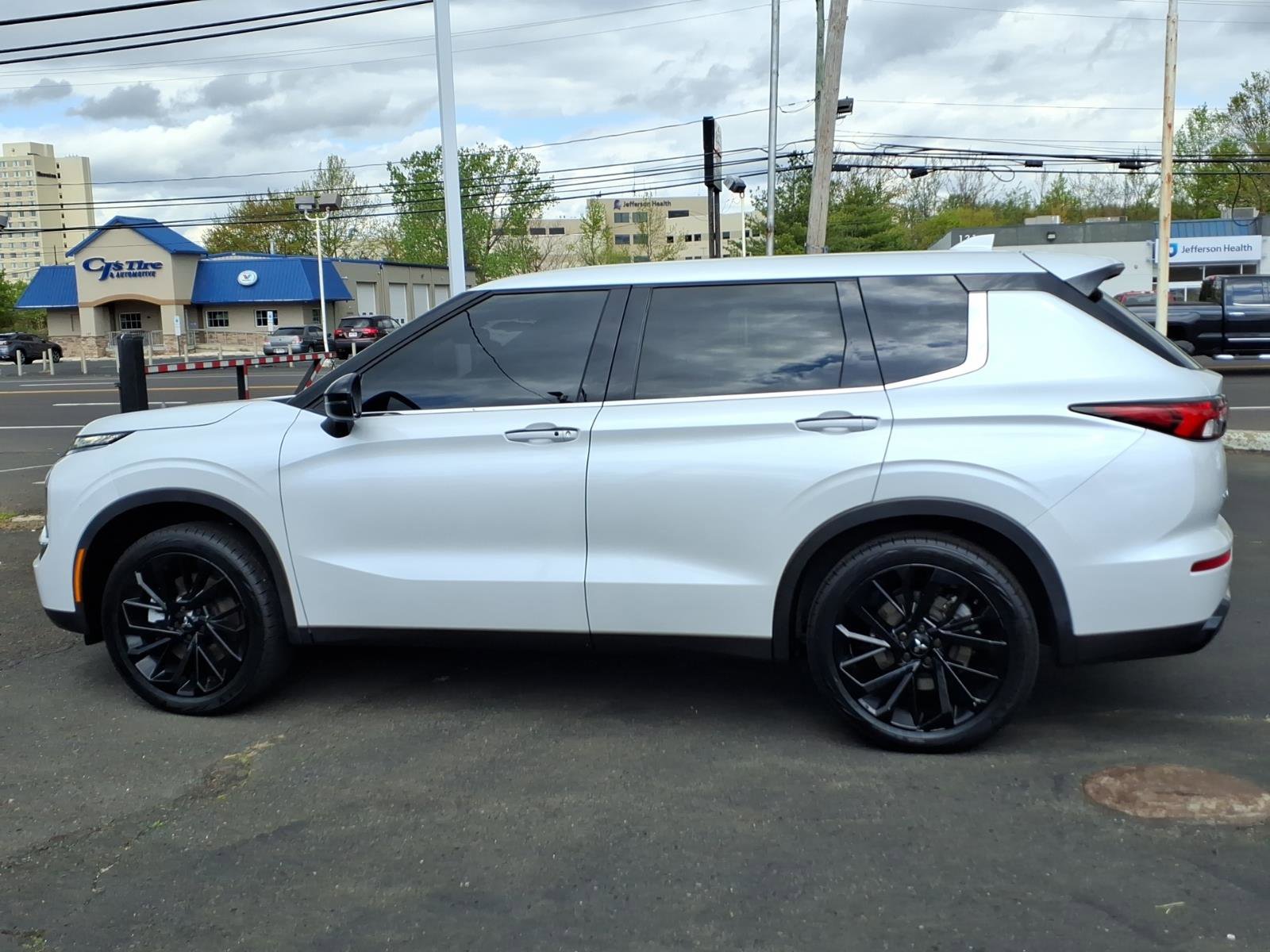 Used 2022 Mitsubishi Outlander SEL Black Edition image 7