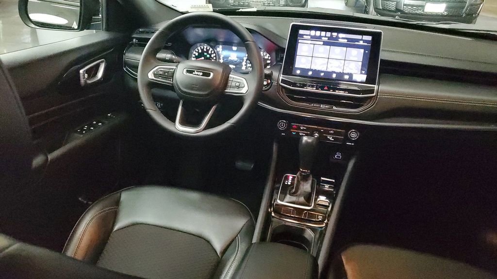 Used 2023 Jeep Compass Altitude image 11
