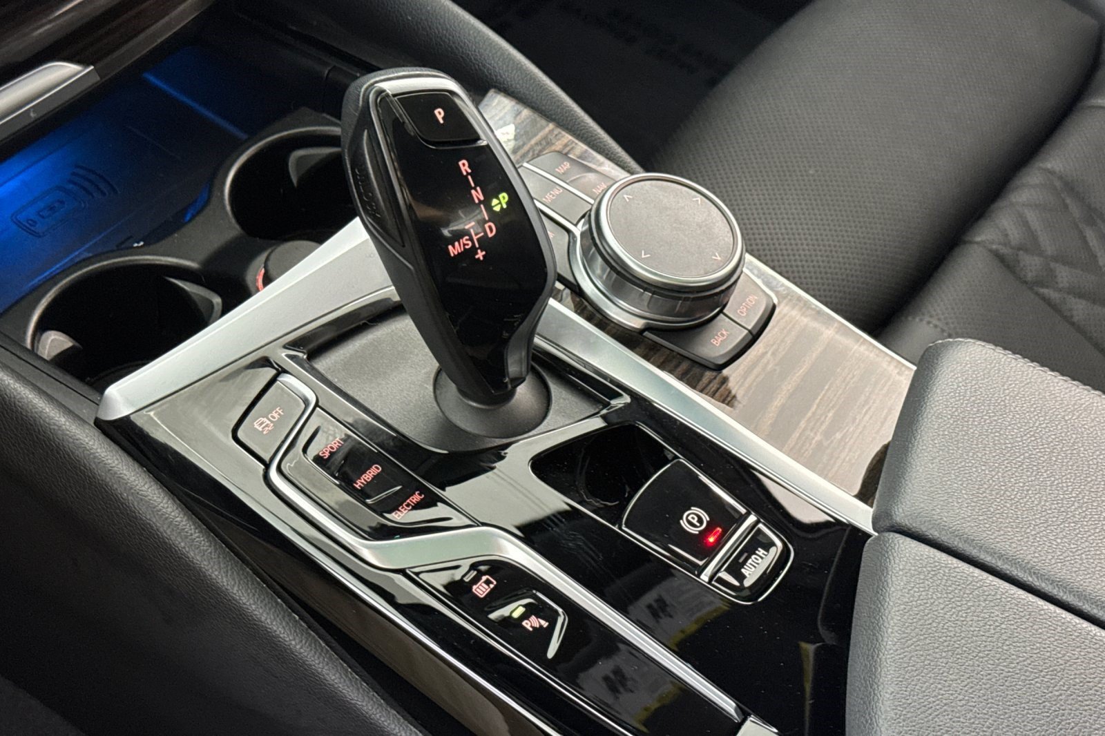 Certified 2023 BMW 530e w/ Premium Package RWD image 18
