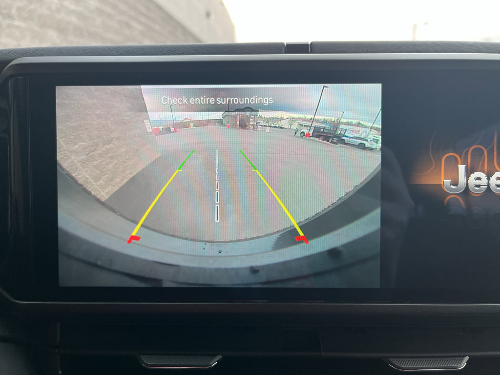 Used 2025 Jeep Wrangler Unlimited Rubicon image 16