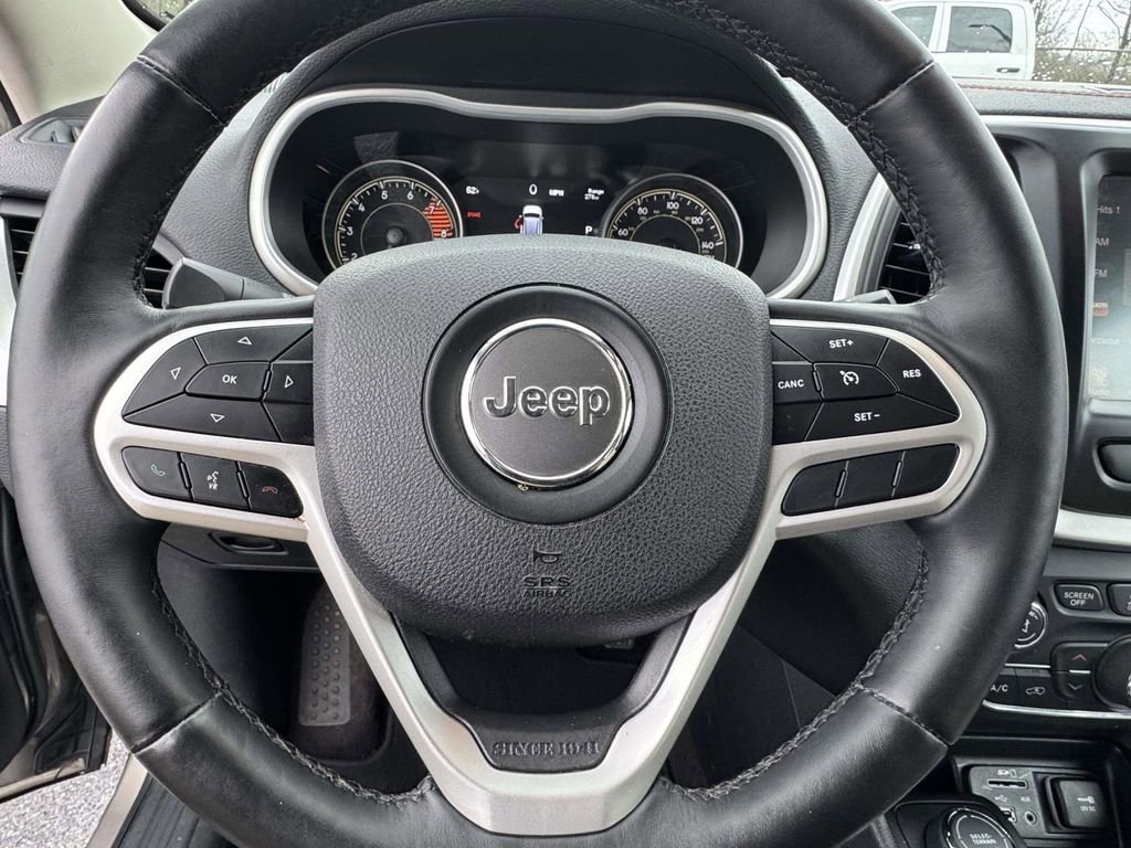 Used 2017 Jeep Cherokee Limited w/ Luxury Group AWD/4WD image 19