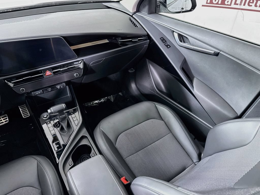 Used 2025 Kia Niro EX Touring FWD image 26