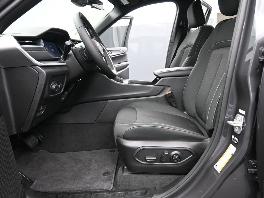 New 2025 Jeep Grand Cherokee L Laredo w/ Luxury Tech Group I image 10