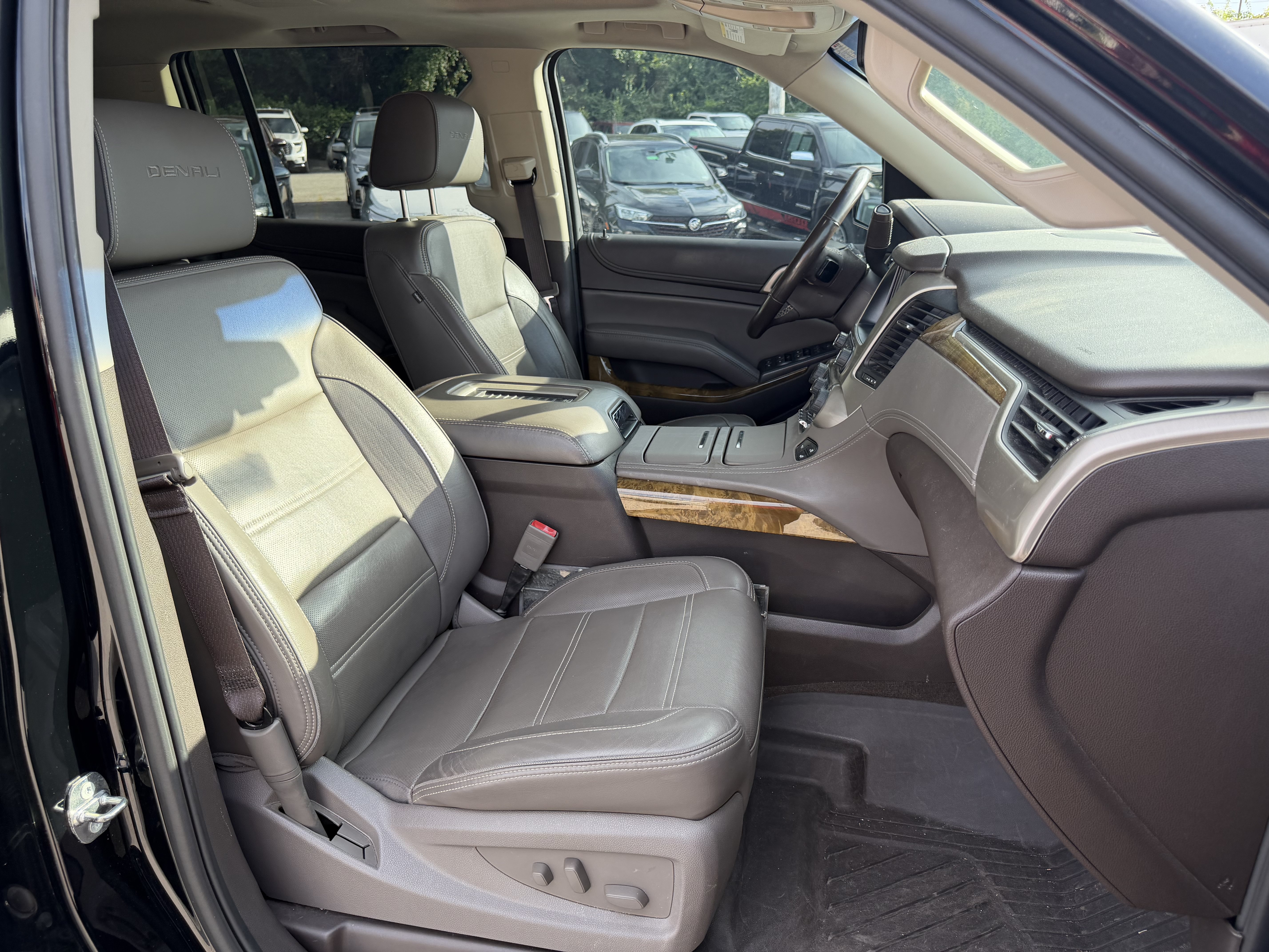 Used 2017 GMC Yukon XL Denali w/ Open Road Package AWD/4WD image 9
