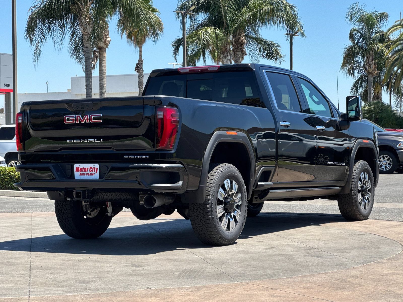 New 2026 GMC Sierra 3500 Denali w/ Denali Reserve Package AWD/4WD image 4