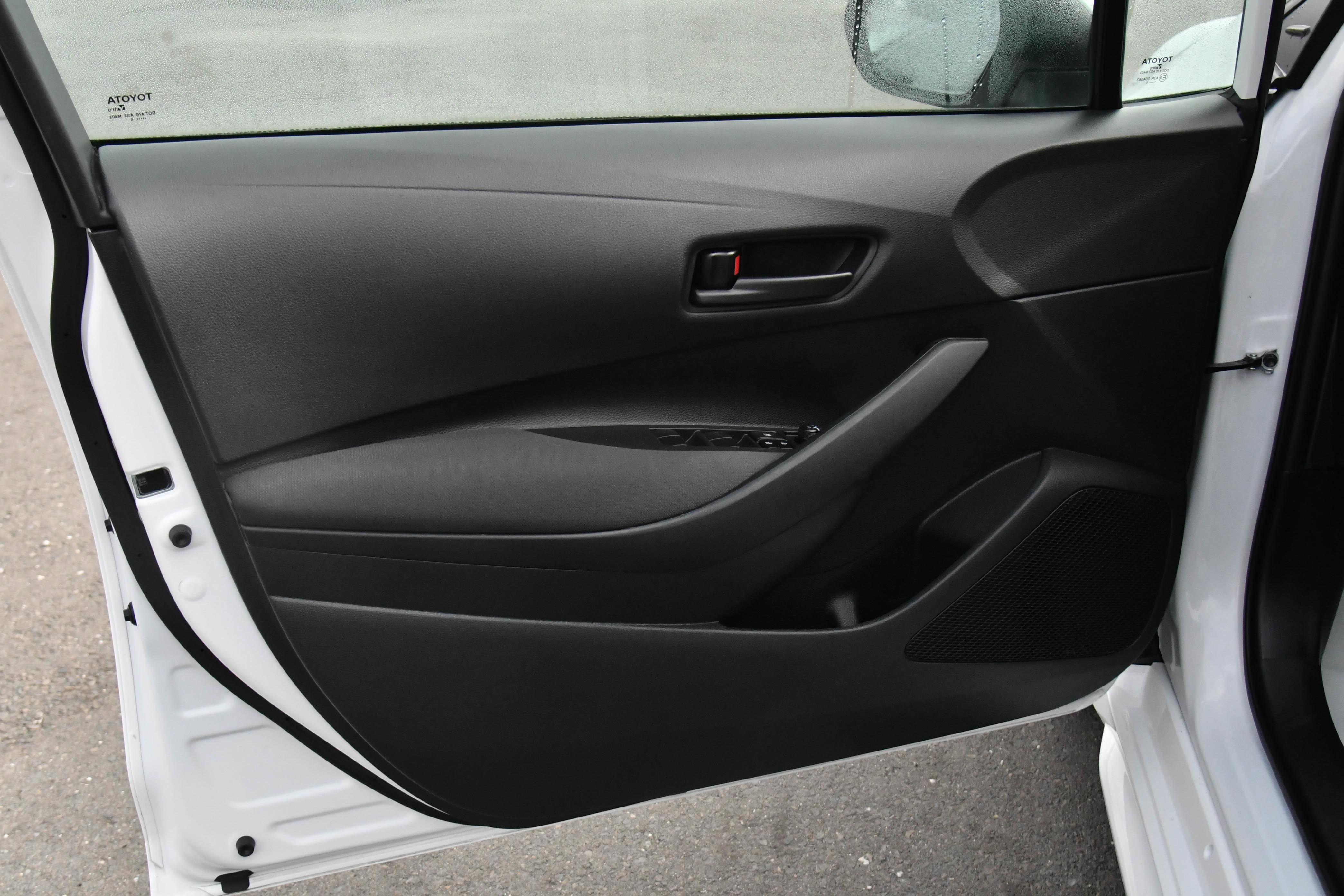 Used 2025 Toyota Corolla LE image 13