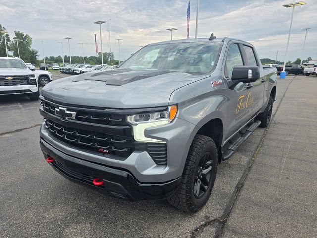 Used 2024 Chevrolet Silverado 1500 LT Trail Boss w/ LT Trail Boss Premium Package AWD/4WD image 1