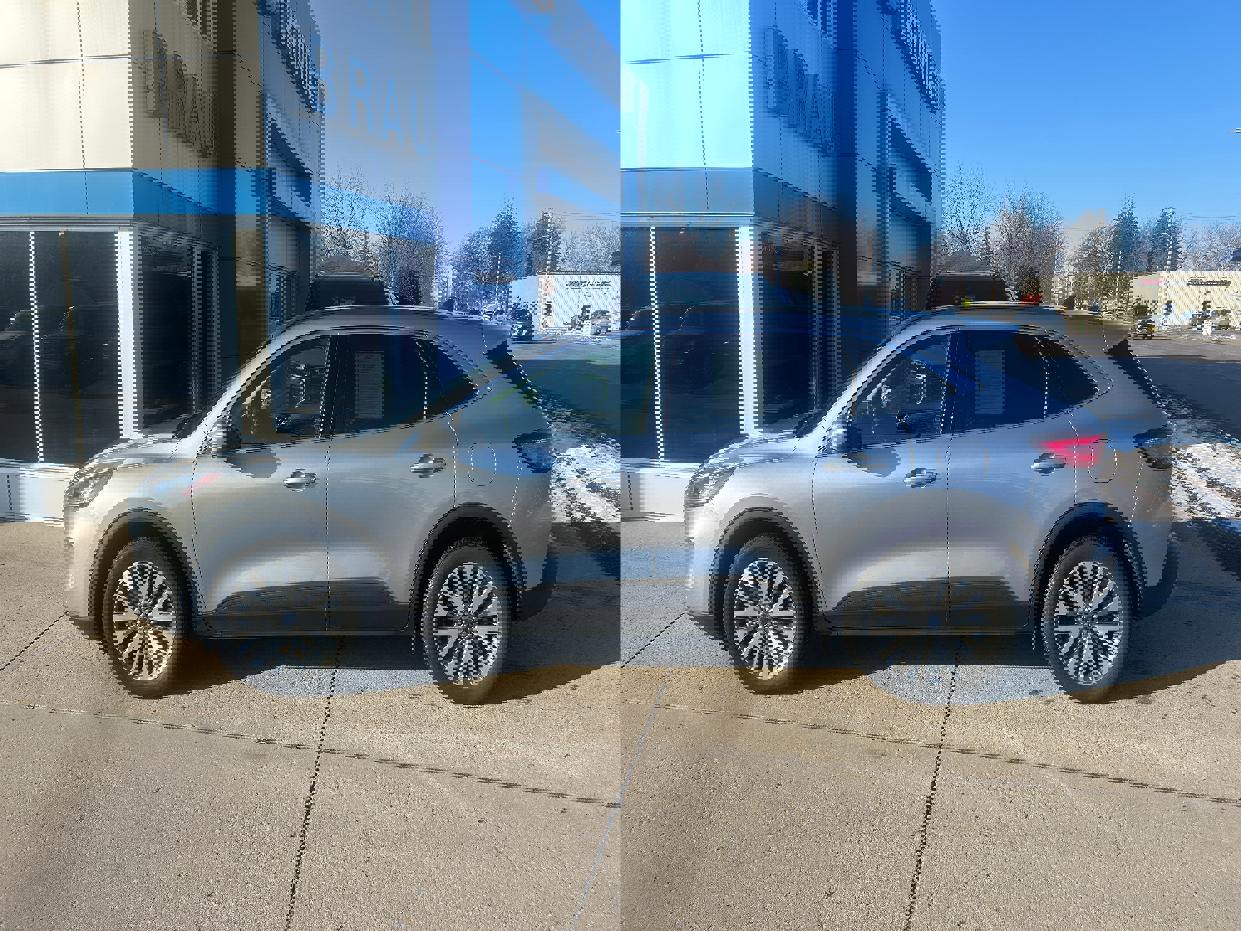 Used 2022 Ford Escape Titanium w/ Class II Trailer Tow Package image 1