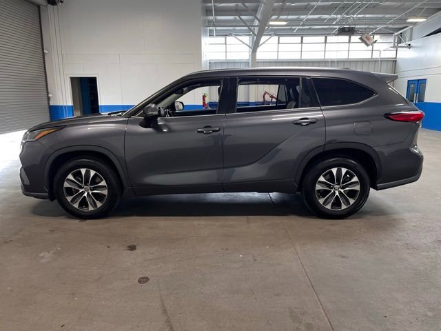 Used 2021 Toyota Highlander XLE FWD image 6
