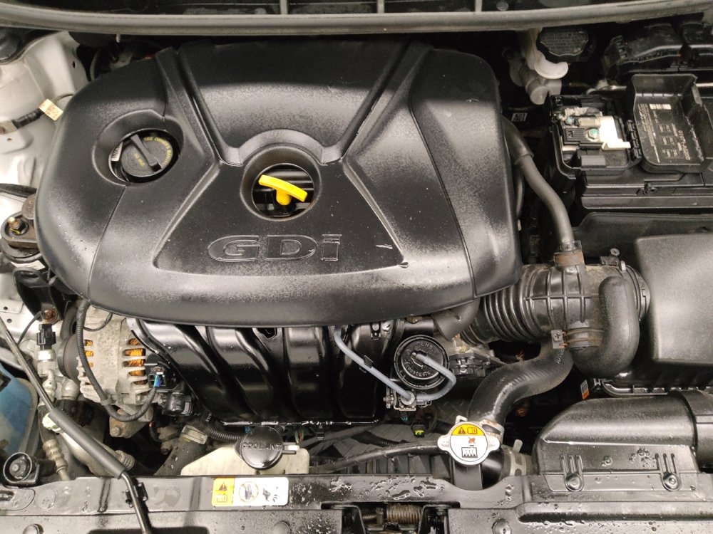 Used 2017 Hyundai Elantra GT image 30