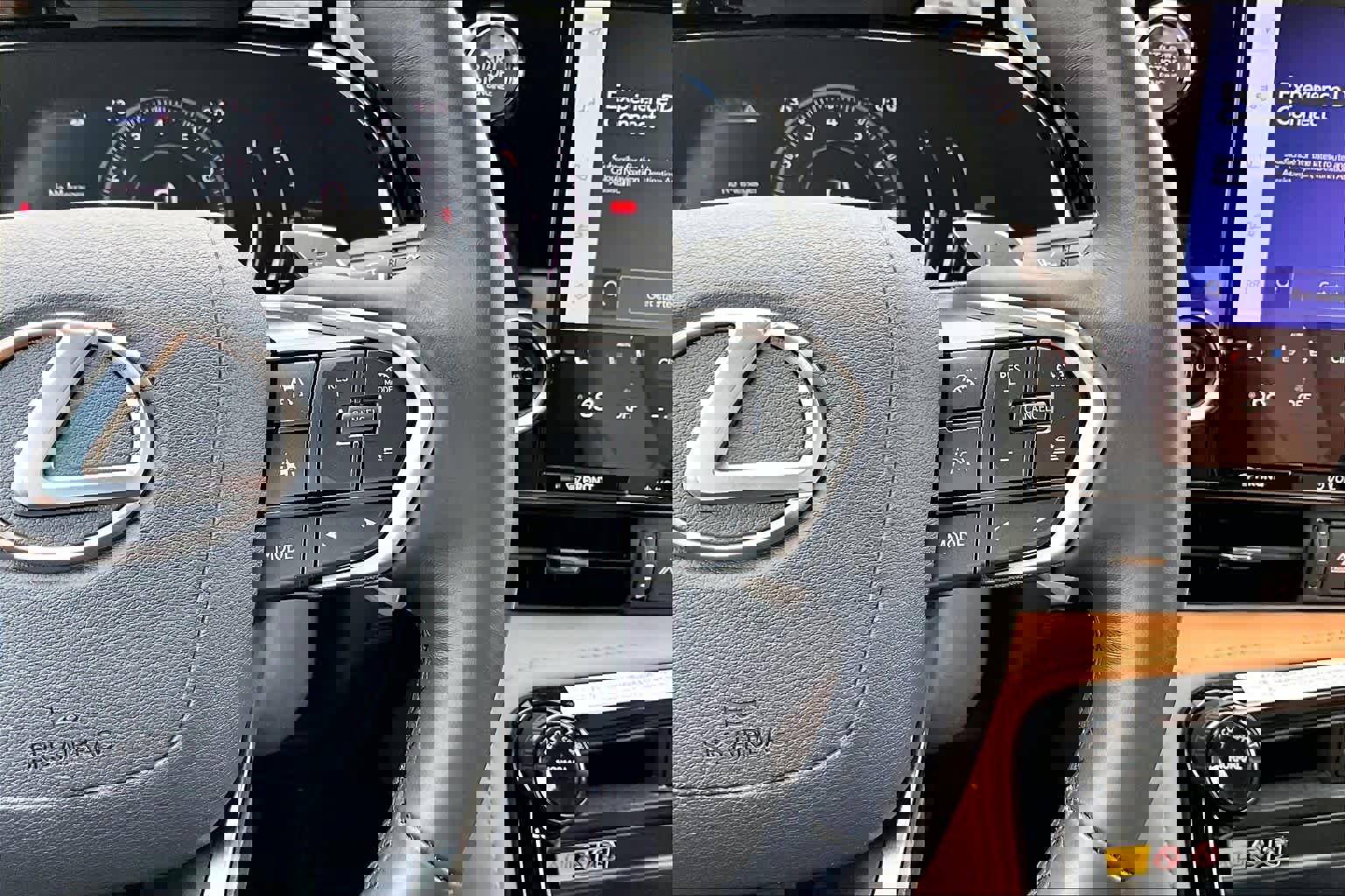 Used 2025 Lexus NX 250 FWD w/ Towing Package (2000 Lbs) image 25