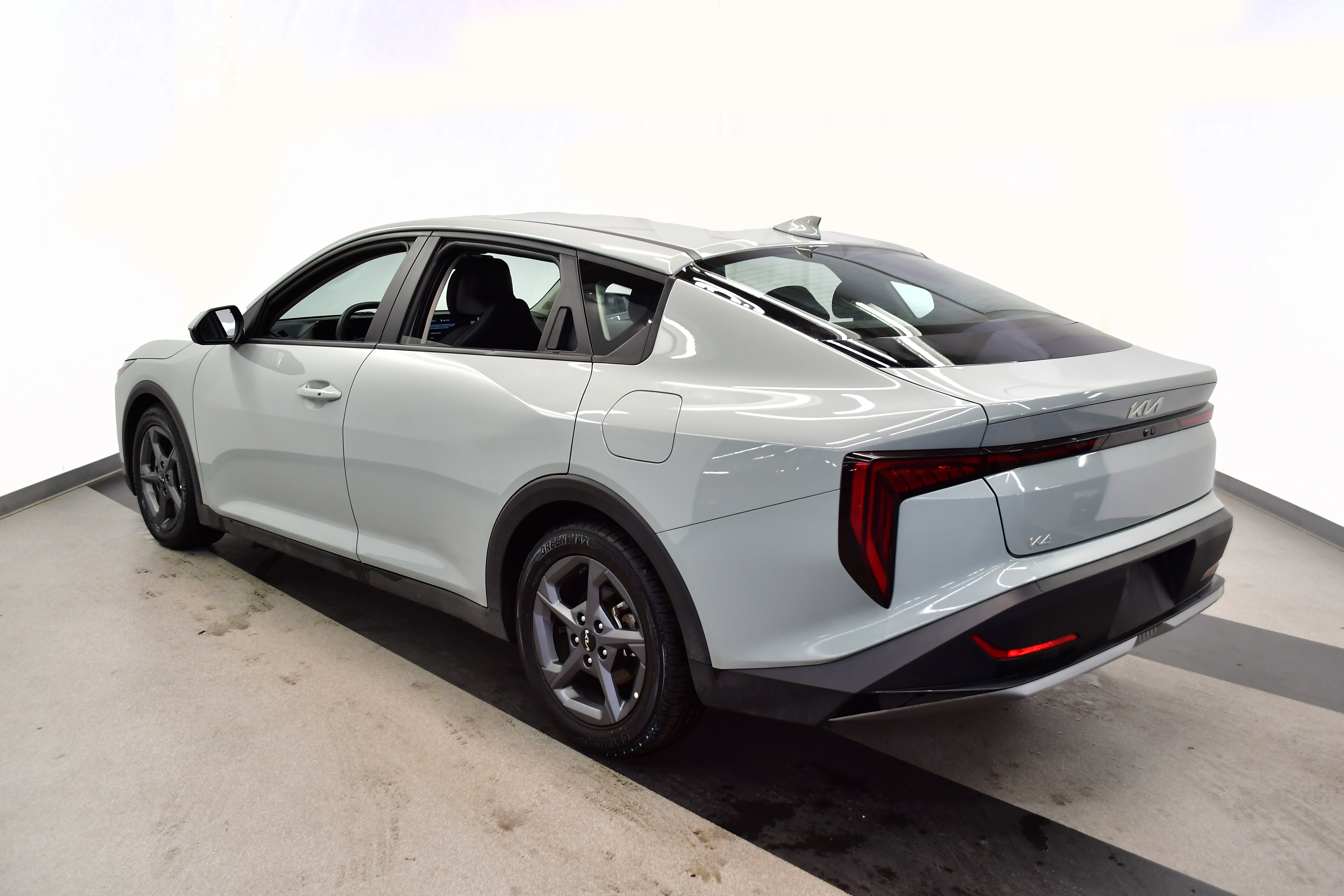Used 2025 Kia K4 FWD image 5