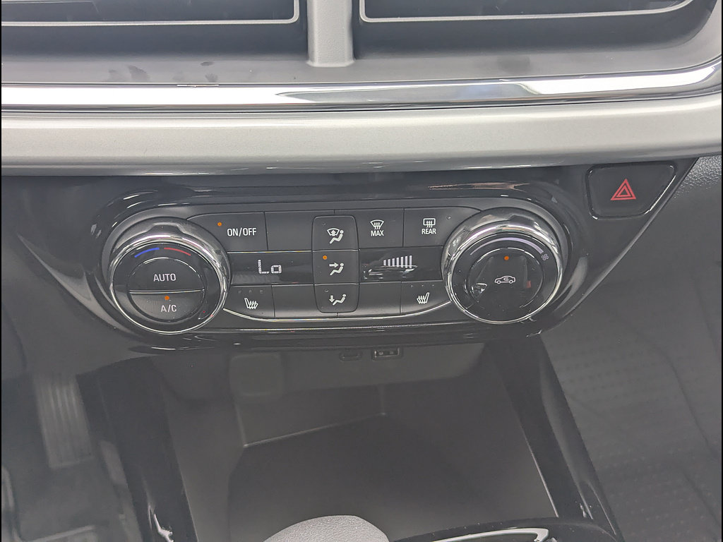 New 2026 Chevrolet Trax LT w/ LT Convenience Package FWD image 24