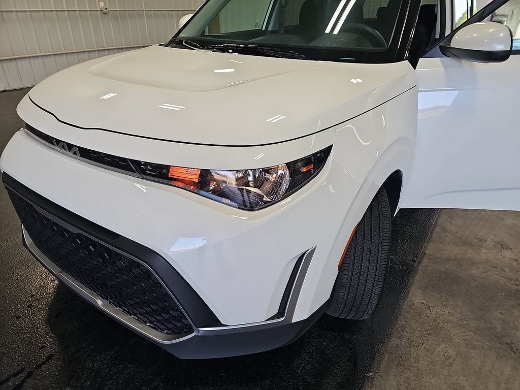 Certified 2025 Kia Soul LX w/ LX Technology Package FWD image 29