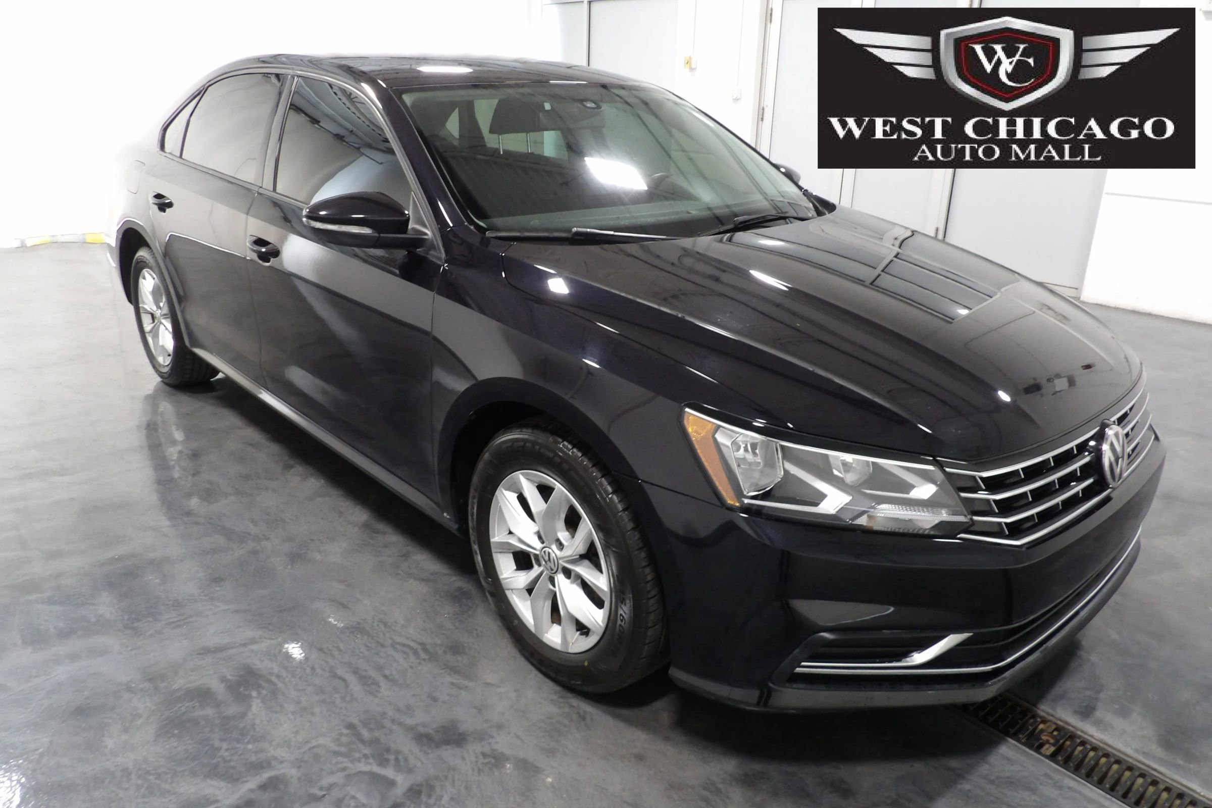Used 2018 Volkswagen Passat 2.0T S image 1