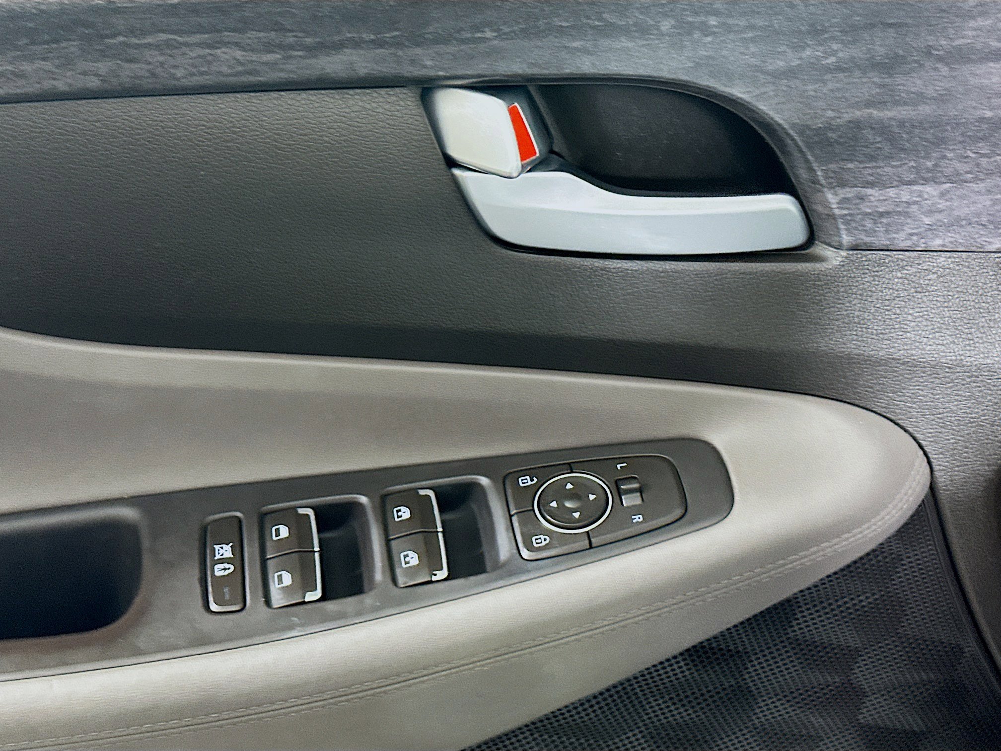 Used 2019 Hyundai Santa Fe SEL image 15