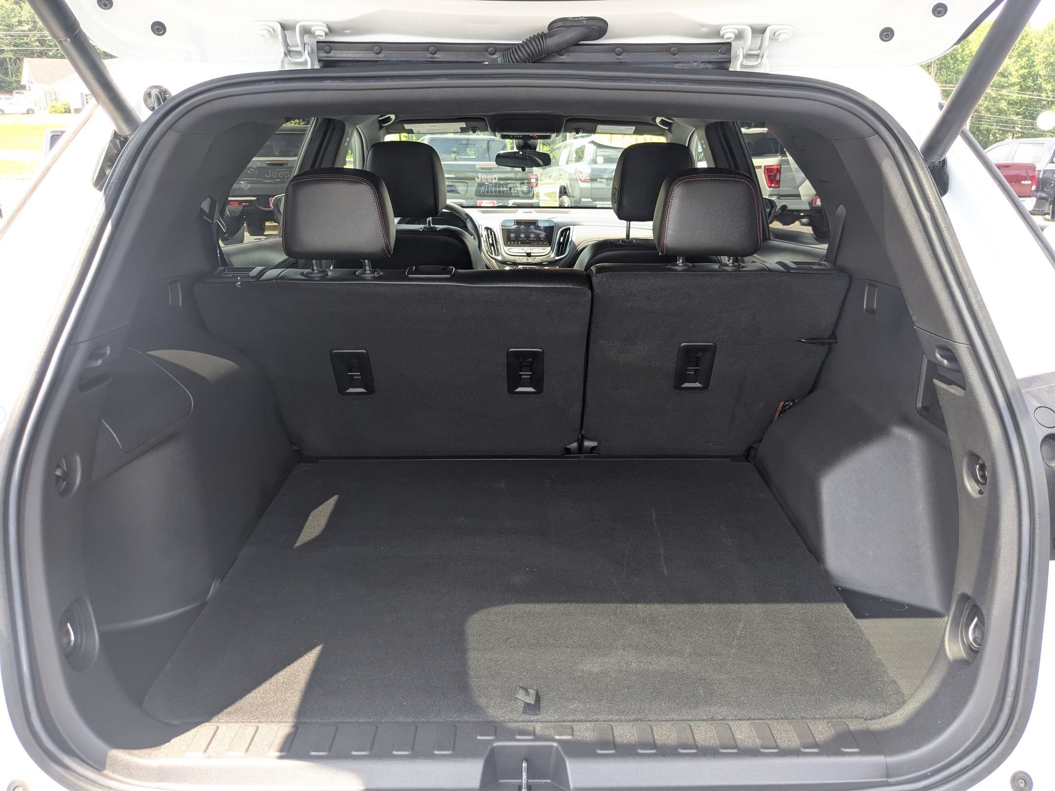Used 2024 Chevrolet Equinox RS w/ RS Leather Package FWD image 25