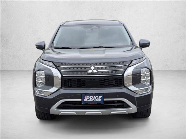 Used 2024 Mitsubishi Outlander SE image 2