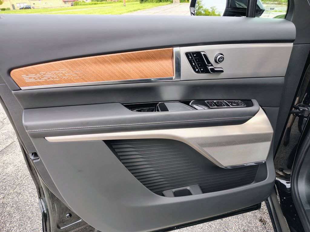 New 2027 Cadillac Vistiq Premium Luxury AWD/4WD image 18